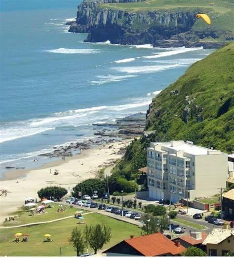 Casa De 2 Quartos Com 2 Ares-Condicionados Em Torres-Rs - Na Mais Bela Praia Gaucha - Cozinha - Banheiro - Tv Smart 32 E Wi-Fi - Estacionamento - Anfitria Superhost No Bnb Villa Exterior photo