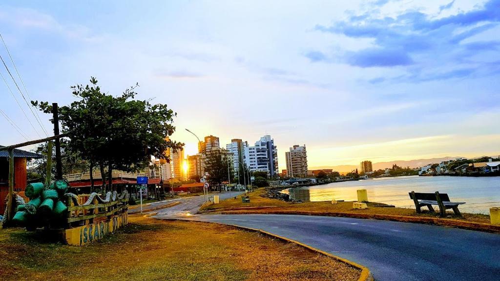 Casa De 2 Quartos Com 2 Ares-Condicionados Em Torres-Rs - Na Mais Bela Praia Gaucha - Cozinha - Banheiro - Tv Smart 32 E Wi-Fi - Estacionamento - Anfitria Superhost No Bnb Villa Exterior photo